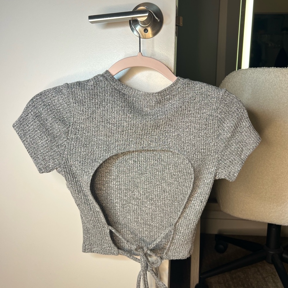 Gray Ribbed Open-Back Top - Picture 2 of 3